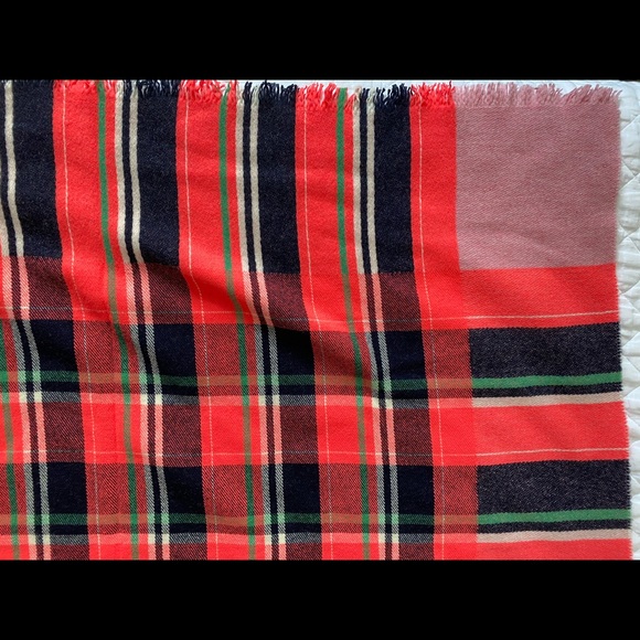 NWOT J. CREW Winter scarf! - Picture 4 of 5